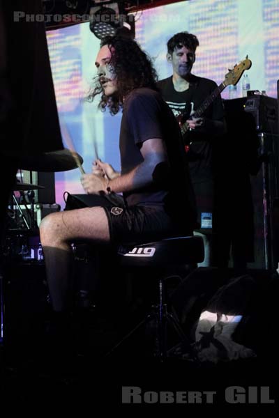 KING GIZZARD AND THE LIZARD WIZARD - 2017-06-22 - PARIS - Cabaret Sauvage - Lucas Harwood - Eric Moore